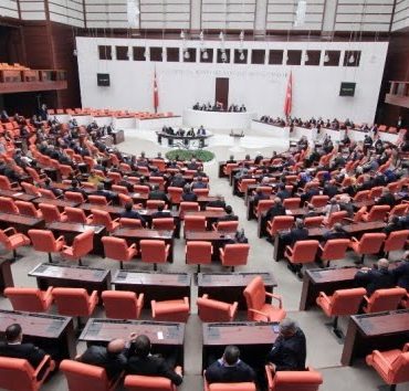 Milletvekili Seçim Kanun Teklifi kabul edildi ve yasalaştı
