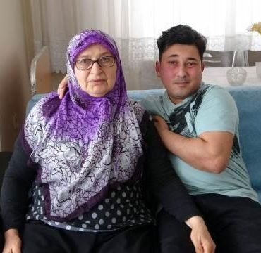 Rize'de 67 yaşındaki kadının film gibi hikayesi! Engelli oğluyla yaşam mücadelesi veriyor