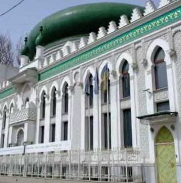Ukrayna'da savaşın gölgesinde cuma namazı