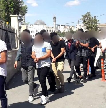 Son dakika haber... Terör operasyonunda gözaltına alınan 9 zanlı adliyede