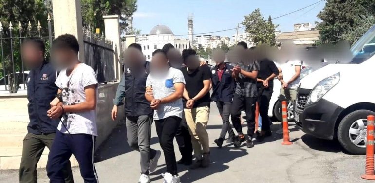 Son dakika haber... Terör operasyonunda gözaltına alınan 9 zanlı adliyede