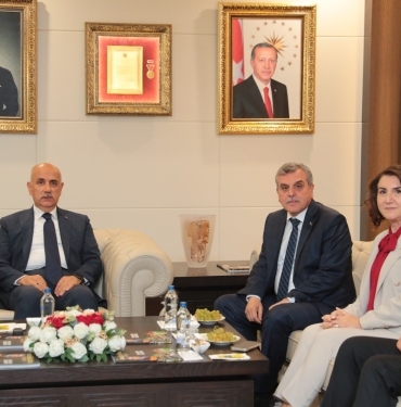 BAKAN KİRİŞÇİ’DEN BAŞKAN BEYAZGÜL’E ZİYARET (1)