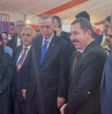 KKöprüBld- Cumhurbaşkanı Erdoğan'dan Karaköprü standına ziyaret (2)