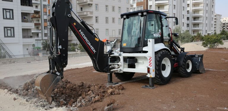 KKöprüBld- Karaköprü'de yeni spor sahalarının çalışmaları sürüyor (5