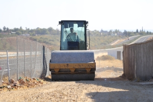 KKöprüBld- Geçit Mahallesinde yollar çamurdan arındırıldı (3)