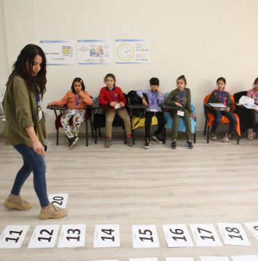 KKöprüBld- Karaköprü'de çocuklar farklı metodlarla ingilizce öğreniyor (1)