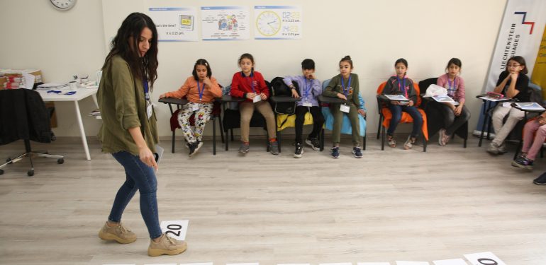 KKöprüBld- Karaköprü'de çocuklar farklı metodlarla ingilizce öğreniyor (1)