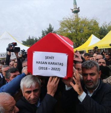 en_aci_veda_5_yasindaki_hasan_karatas_son_yolculuguna_ugurlandi_1669106525_0956_w750_h500