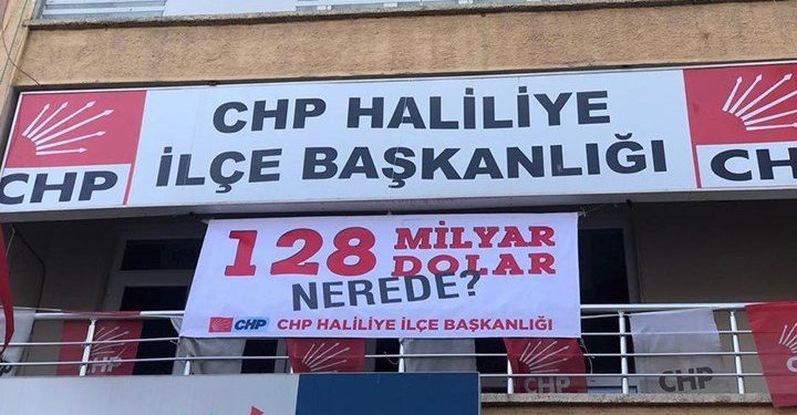 urfa-da-chp-binasina-asilan-128-milyar-dolar-nerede-pankarti-saniyeler-icinde-polis-tarafindan-indirilmek-istendi-866518-5