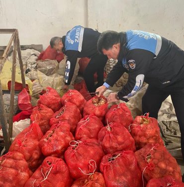 BÜYÜKŞEHİR ZABITA, AKÇAKALE’DE KÜFLENMİŞ PATATES ELE GEÇİRDİ (3)