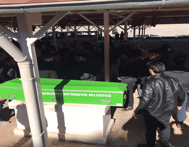 harran_da_kazada_hayatini_kaybeden_9_kisi_defin_edildi_h45289_15bbc