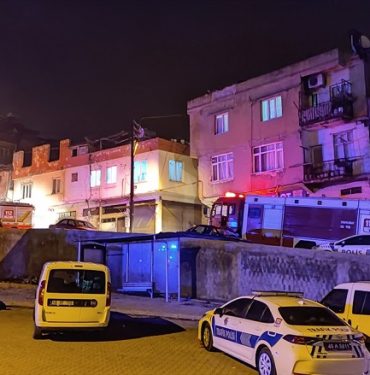 1674362746AA-20230122-30057355-30057353-KAHRAMANMARASTA_EVDE_CIKAN_YANGINDA_2_COCUK_HAYATINI_KAYBETTI