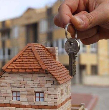 trabzondaki-kira-artislari-pes-dedirtti-4777