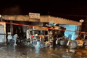 evren_sanayinde_cikan_yanginda_2_tir_yandi_h47289_4f4e1