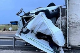 sanliurfa-da-pamuk-yuklu-tir-devrildi-1-olu_fffb3