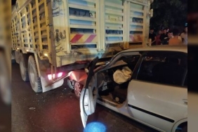 sanliurfa_da_otomobil_kamyonu_arkadan_carpti_h47612_6602e