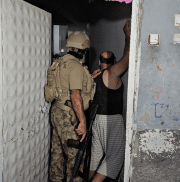 adana-da-deas-operasyonu-cok-sayida-supheli-16083913_7241_m