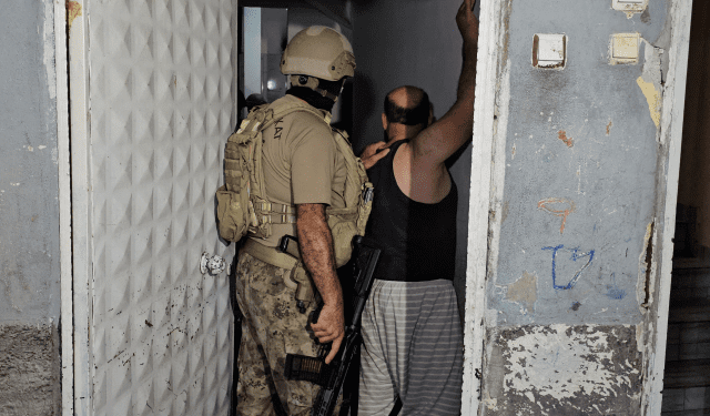 adana-da-deas-operasyonu-cok-sayida-supheli-16083913_7241_m