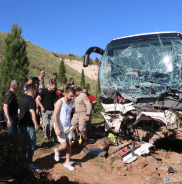 eskisehir-de-yolcu-otobusu-bos-araziye-uctu-35-16077823_5561_m