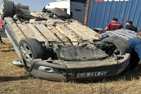 viransehirde_otomobil_takla_atti_1_yarali_h49154_ec993