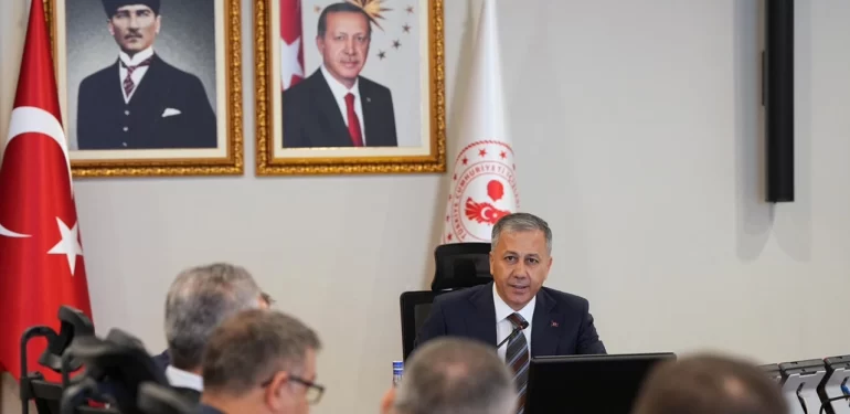 bakan-yerlikaya-uyusturucu-kullanimini-masaya-yatirdi