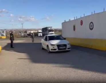 sanliurfa_da_sok_uygulamasi_20_arac_trafikten_men_edildi_h50341_f9387