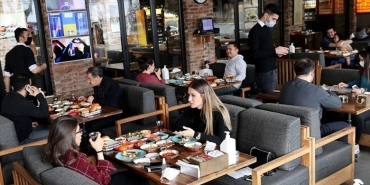 780x411-lokanta-restoran-kafe-ve-pastanelerde-yeni-donem-basladi-artik-fiyat-listeleri-kapiya-asilacak-1704107237018