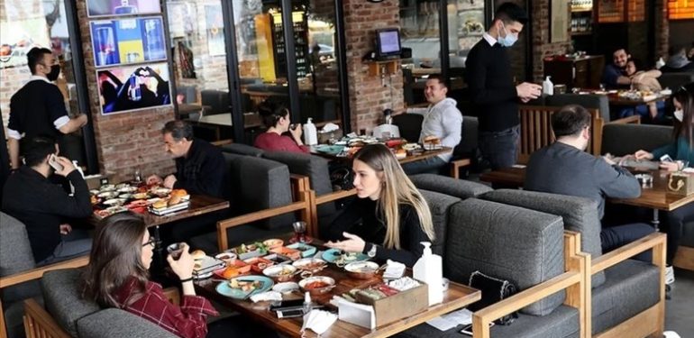 780x411-lokanta-restoran-kafe-ve-pastanelerde-yeni-donem-basladi-artik-fiyat-listeleri-kapiya-asilacak-1704107237018