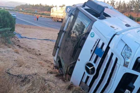 tir-sarampole-devrildi-urfa-antep-yolu