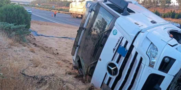 tir-sarampole-devrildi-urfa-antep-yolu