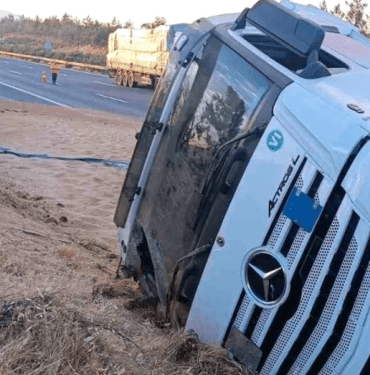 tir-sarampole-devrildi-urfa-antep-yolu