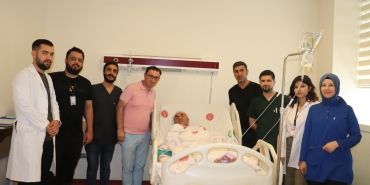 2024-08-23-harran-universitesi-hastanesinde-93-yasindaki-hastaya-basarili-ercp-operasyonu