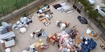 iclerinden-biri-de-ogretmen-deprem-yardimlarini-17855990_7832_amp