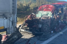 universite-icin-ciktiklari-yolda-kaza-yapmislardi-4-kisilik-aile-yok-oldu