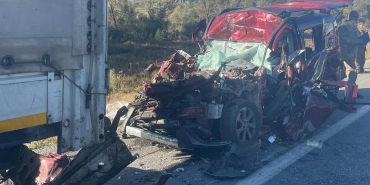 universite-icin-ciktiklari-yolda-kaza-yapmislardi-4-kisilik-aile-yok-oldu