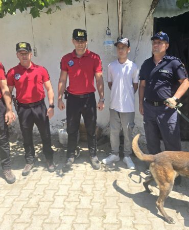 BURSA'DA 5 GÜNDÜR ARANAN BURAK, SAĞ SALİM BULUNDU BURAK'IN 5 GÜNDÜR BOŞ BİR BARAKADA SAKLANDIĞI ORTAYA ÇIKTI SAÇLARINI KESEN AİLESİNE TEPKİ İÇİN EVDEN KAÇTI