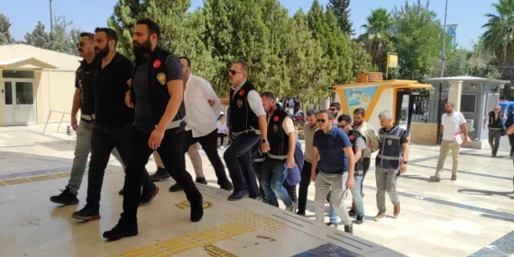 68b02ef3e1265_otel-saldirisinin-suphelileri-adliyeye-sevk-edildi