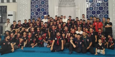 68d65a016c56b_genc-izciler-mevlid-i-nebi-kampinda-bulustu