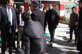 vali-ayhan-gonullere-dokunuyor