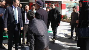 vali-ayhan-gonullere-dokunuyor