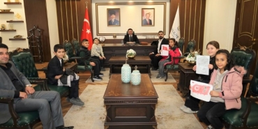 g82jxpuweaaovtc-kucuk