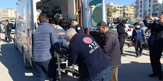 adliye-onunde-bosanma-kavgasi-2-yarali-19465500_amp