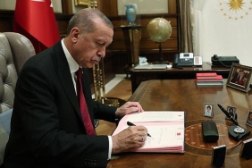recep-tayyip-erdogan-imza-aa-1503808_2