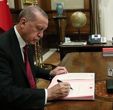 recep-tayyip-erdogan-imza-aa-1503808_2