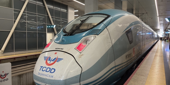 HT80113_treni_Ankara_Yüksek_Hızlı_Tren_Garı‘nda_2025
